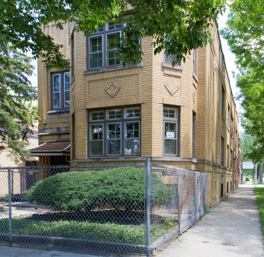 Building Photo - 8359 S Aberdeen St