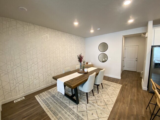 Foto del edificio - 102 E Grant Ln