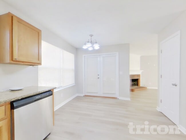 Building Photo - 9870 Rivercliff Ln