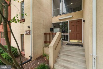 Building Photo - 9651 White Acre Rd