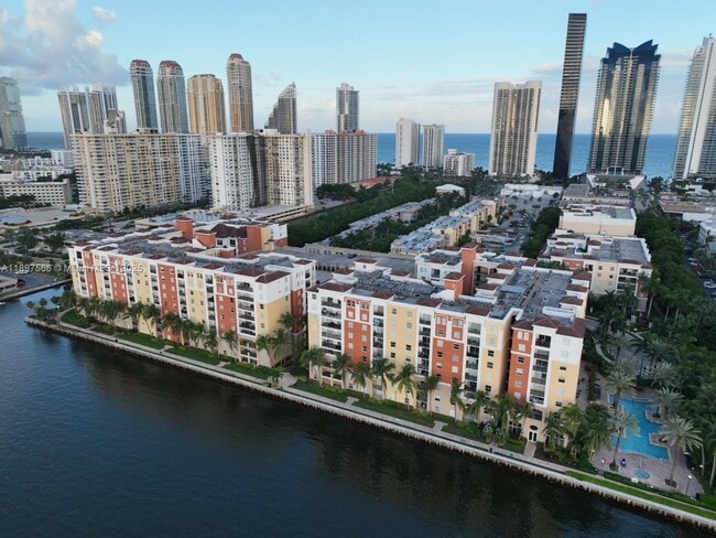 Foto del edificio - 17125 N Bay Rd