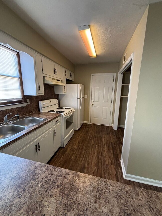 Foto del edificio - 1247 Kings Mountain Ct