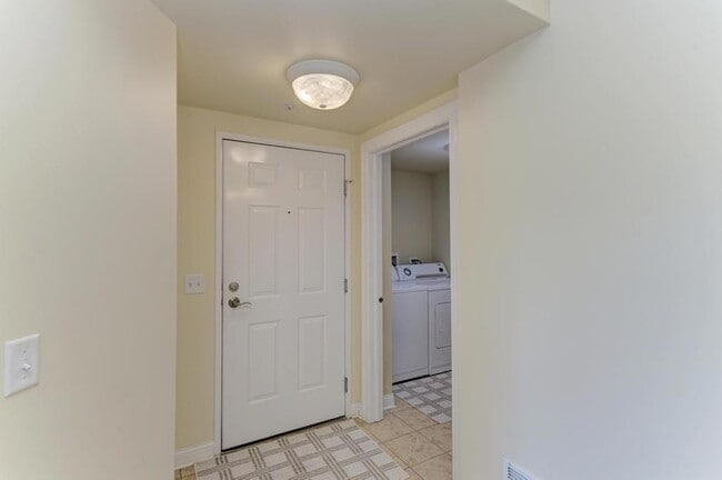 Building Photo - 6655 S Cass Avenue Unit 3B