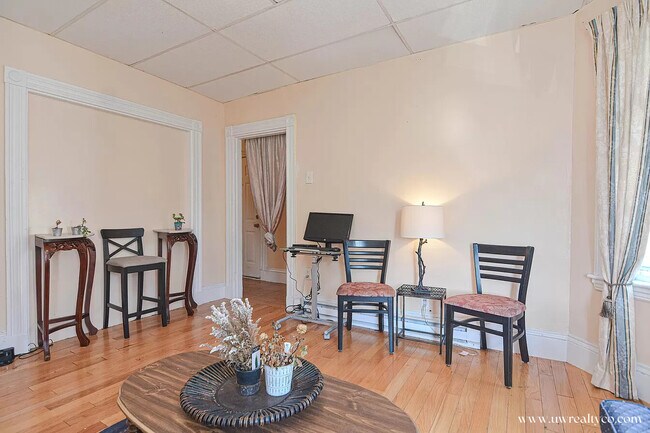 Building Photo - 45 Mozart St