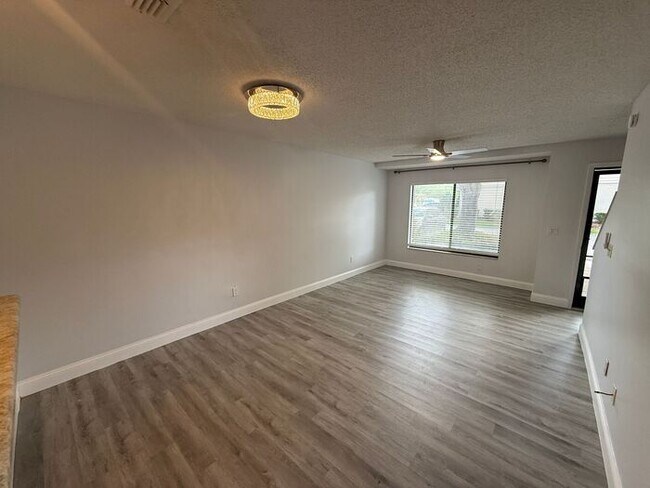 Foto del edificio - Gorgeous, Completely Remodeled 2/2.5 Condo in Sandlewood Creek- Winter Park!