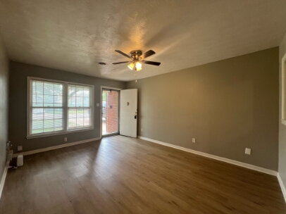 Foto del edificio - "Charming 3-Bed, 2-Bath Haven on 68th Street, Lubbock - Perfectly Cozy at 1088 Sq Ft!"