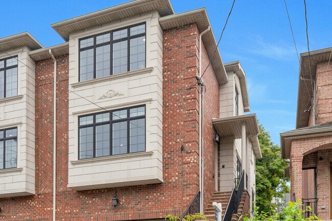 Building Photo - 316B 9th St