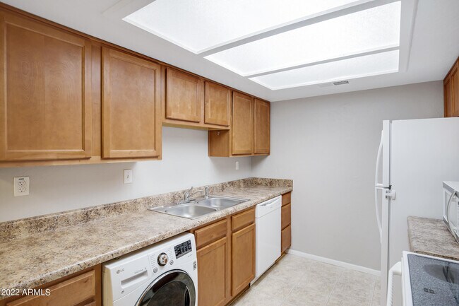 Foto del edificio - 16602 N 25th St