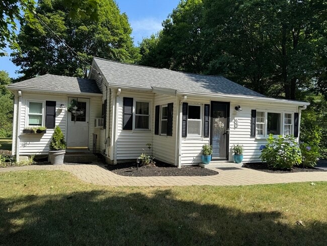 Building Photo - 50 Comfort St