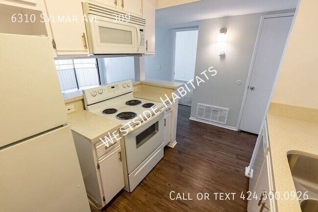 Foto del edificio - 6310 Sylmar Ave