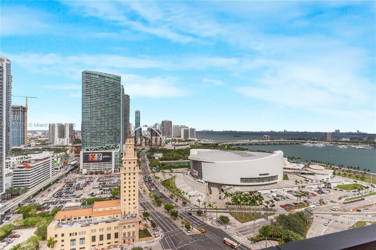 Foto principal - 398 NE 5th St