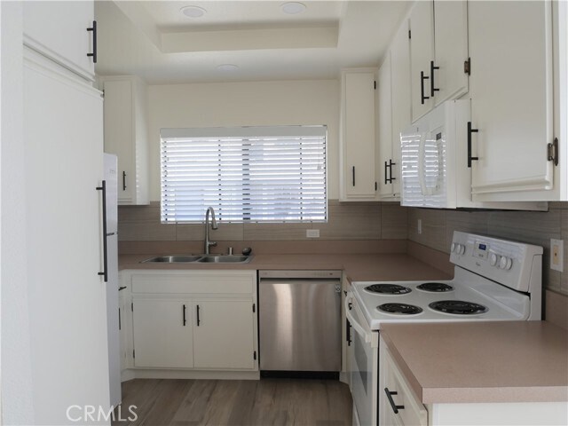 Building Photo - 56 Van Buren