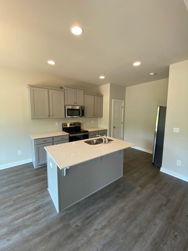 Building Photo - Home for Rent in the St James Subdivision in Pinson, AL!!! AVAILABLE NOW!!!