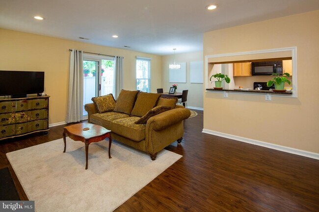 Foto del edificio - 12 Meadow Ln