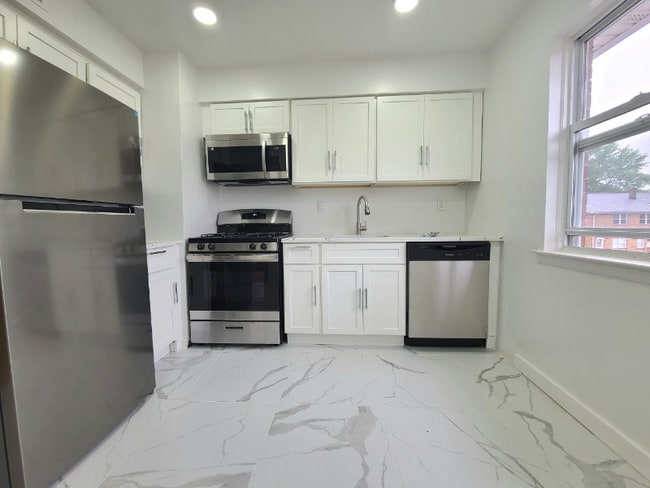 Building Photo - 500 Adams Ln
