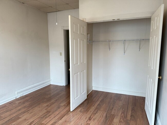 Building Photo - First Floor 1 Bedroom with Central Air!