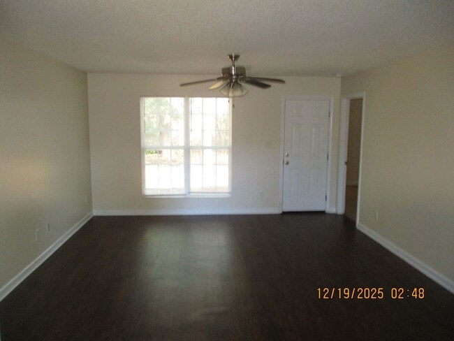 Building Photo - 202 Glade Ln