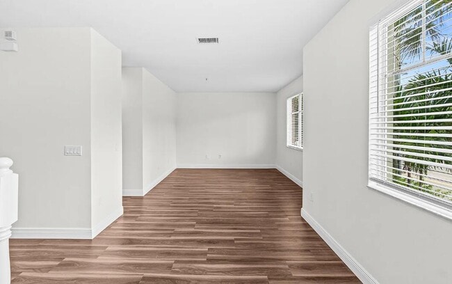 Foto del edificio - 536 NW 39th St