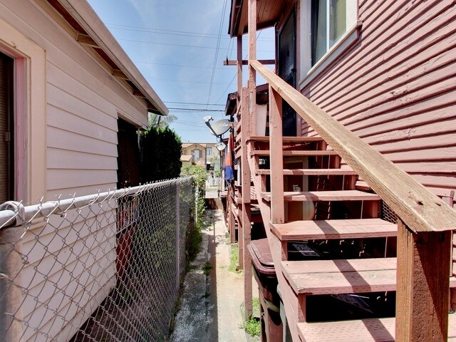 Foto del edificio - 5801-5815 Eastlawn St
