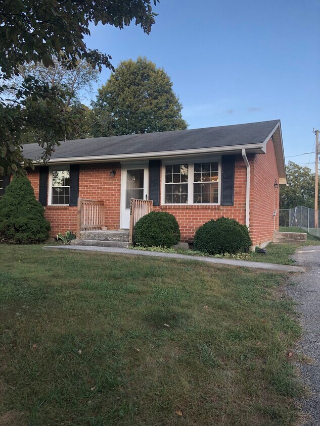 Foto del edificio - 5242 Colonial Dr