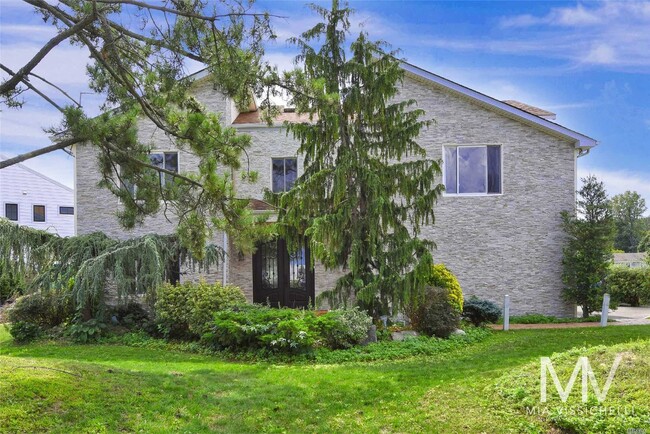 Building Photo - 22 Oak Point Dr W