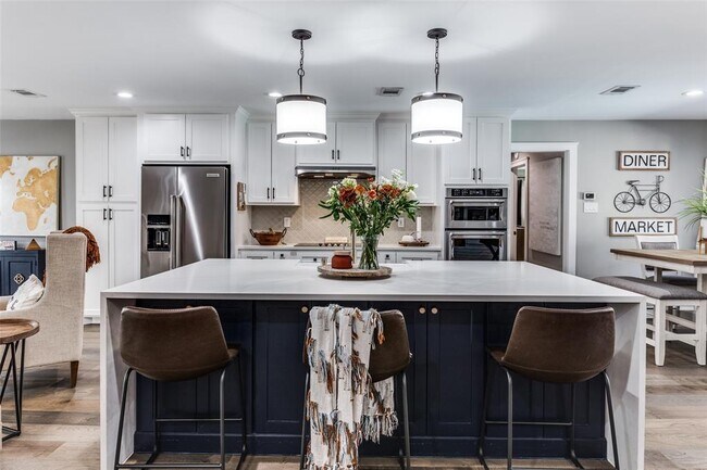 Foto del edificio - 724 W Pleasantview Dr