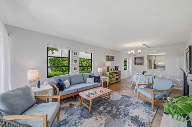 Building Photo - 1334 Chesapeake Ave