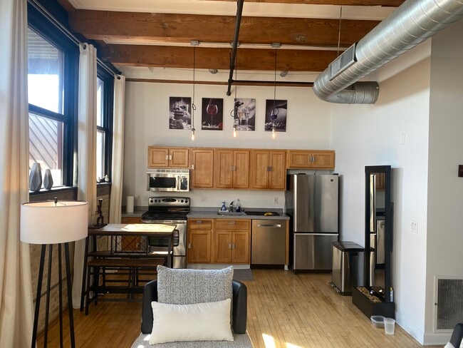 Foto del edificio - 215 W Maple St