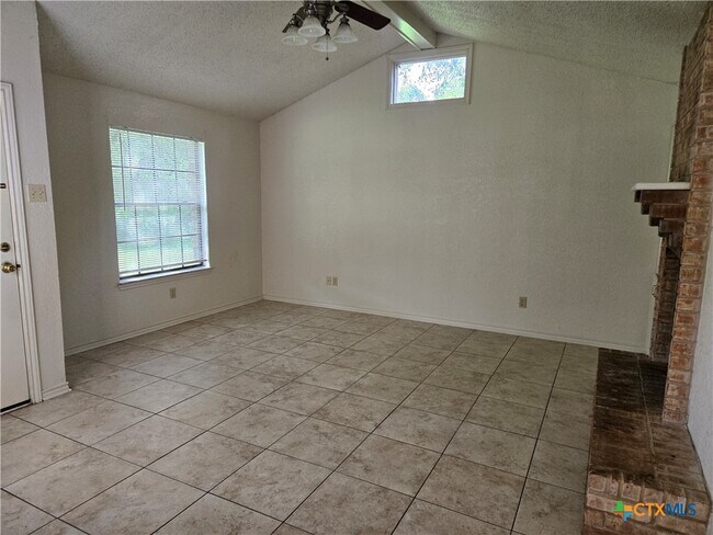 Building Photo - 113 Guadalupe River Dr