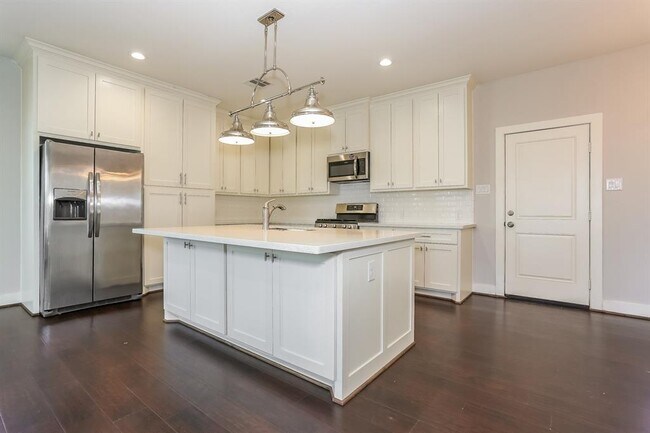 Building Photo - 8618 Valley Song Dr
