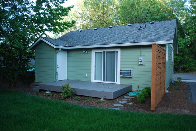 Building Photo - 4030 SW Dolph Ct