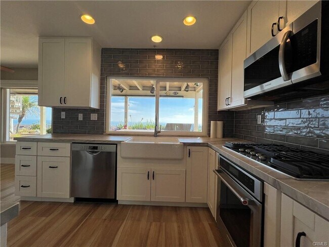 Building Photo - 2175 Via Teca