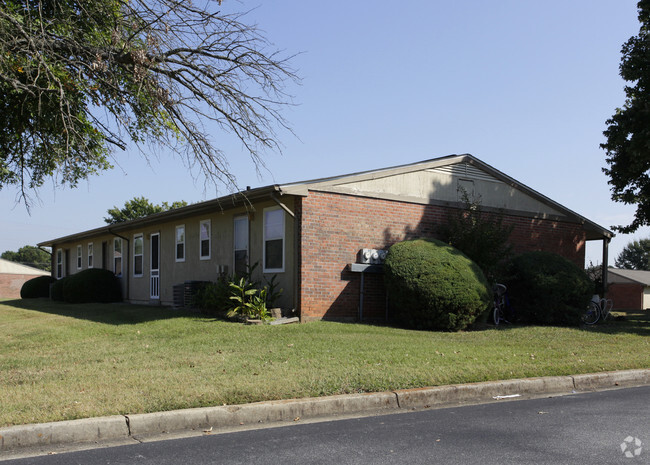 Building Photo - Cartersville Garden Apartments