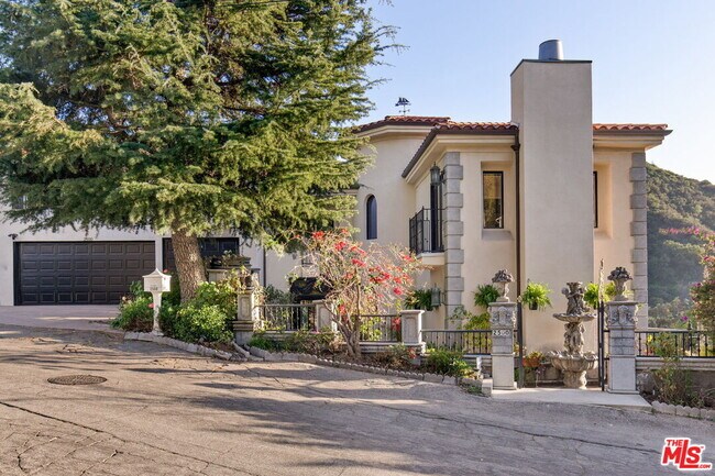 Building Photo - 2500 CASCADIA Dr