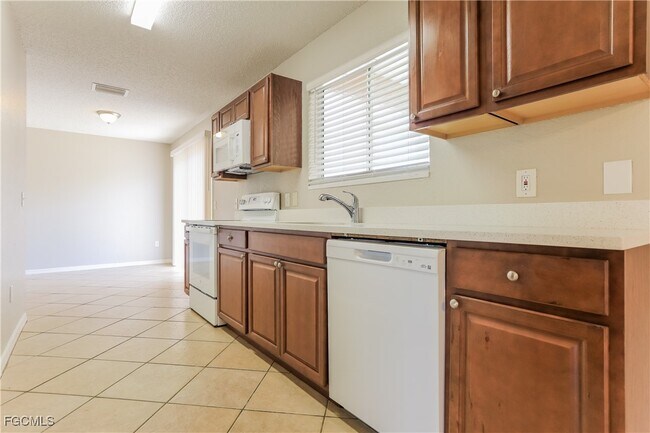 Foto del edificio - 22225 Seaton Ave