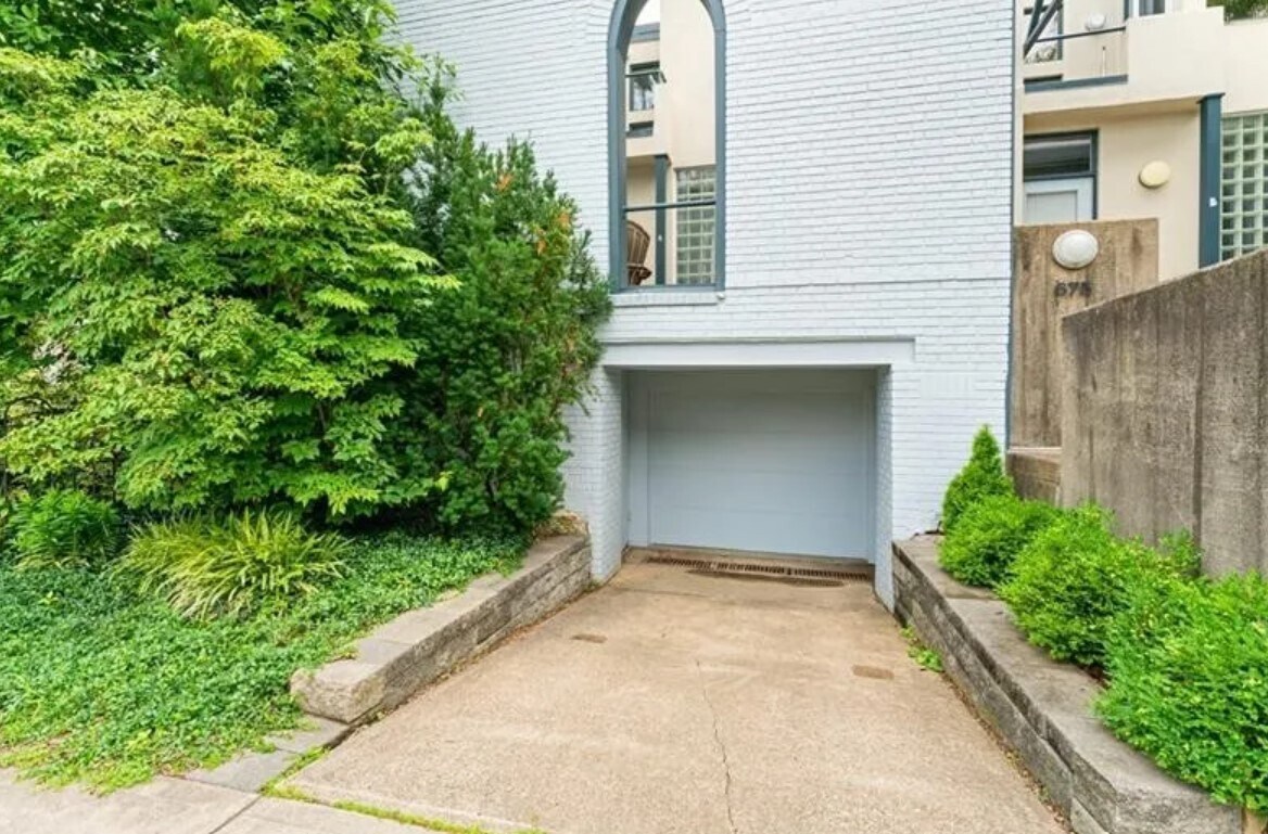 Foto principal - 675 College St