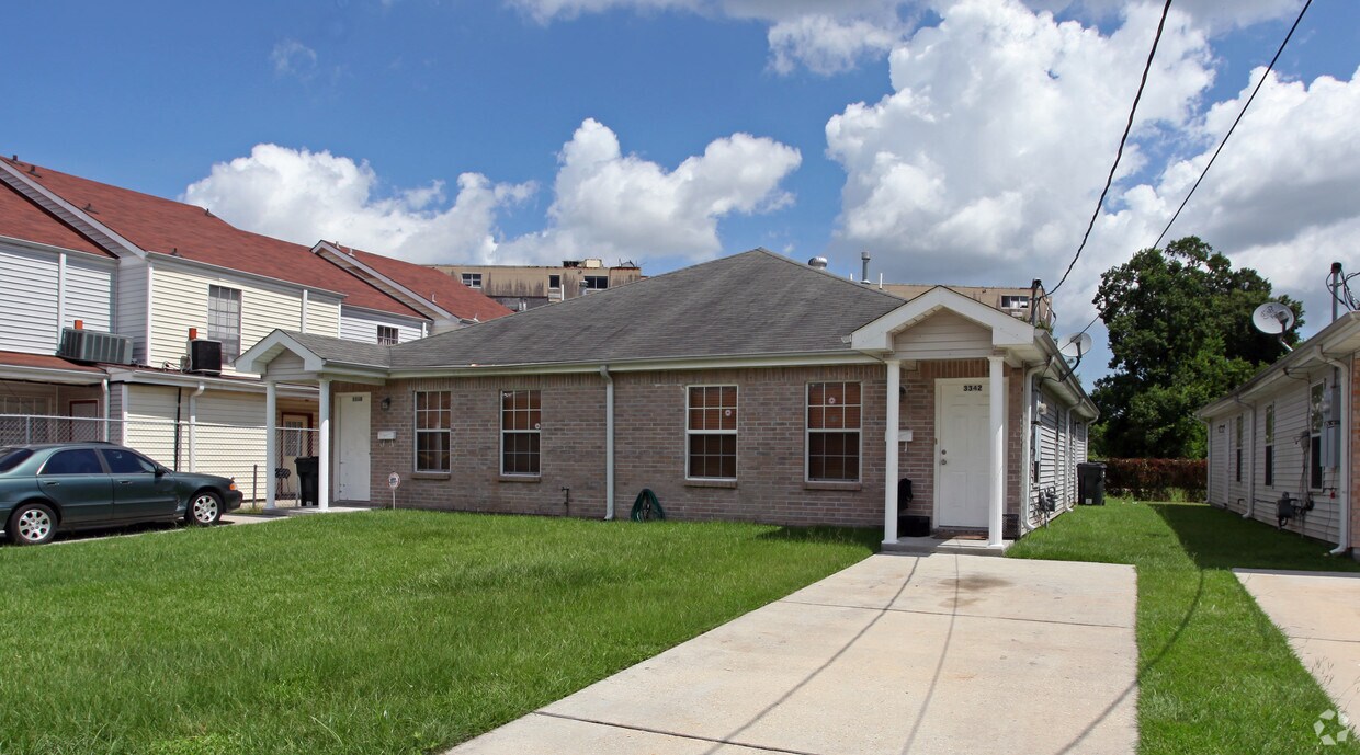 Primary Photo - 3340-3444 Seine Dr