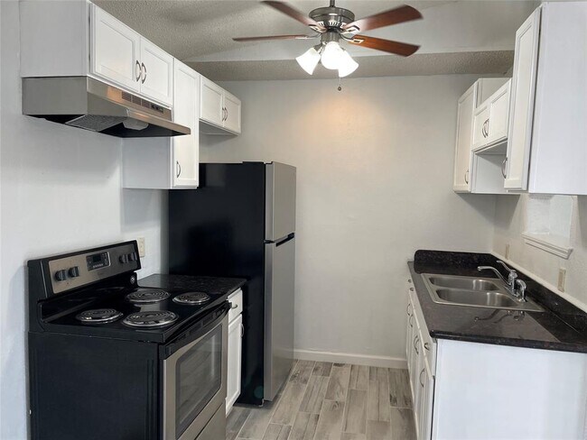 Foto del edificio - 715 E 38th St
