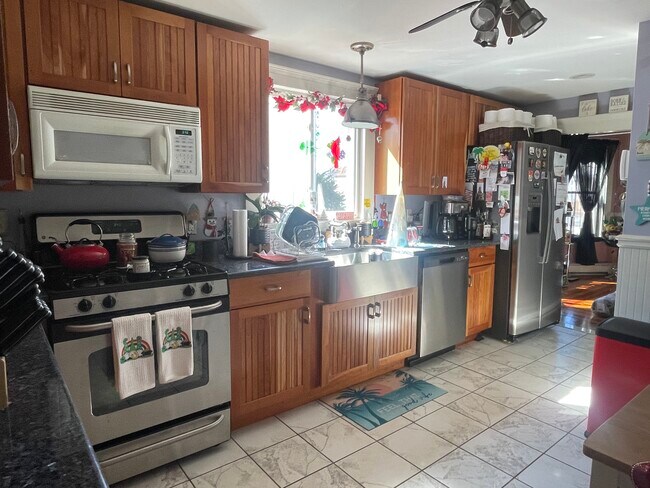 Building Photo - 28 3rd St