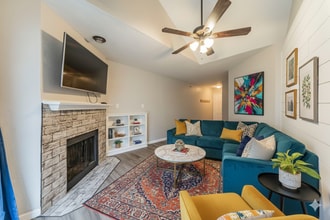 Building Photo - 3033 San Jacinto St