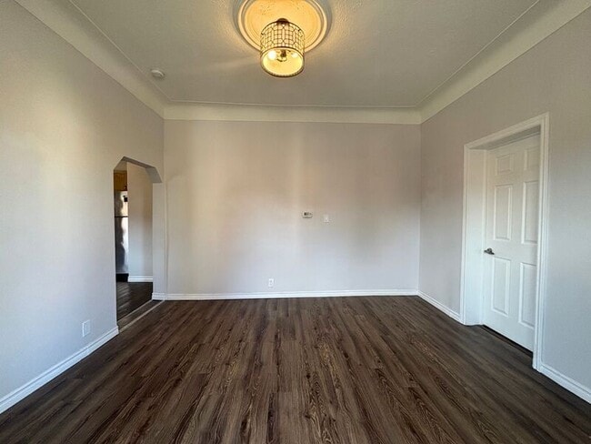 Building Photo - 460 King William St