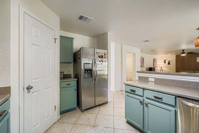 Building Photo - 2003 Erika Cove