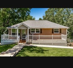 Building Photo - 907 N Graycroft Ave