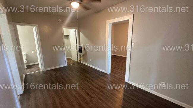 Building Photo - $495- 1 bed 1 bath - Duplex located in the Sunflower neighborhood