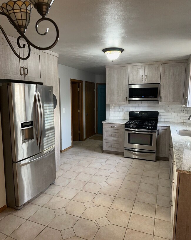 Building Photo - 466 Tralee Dr