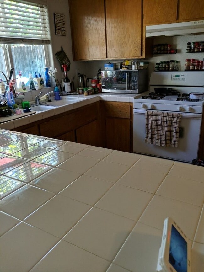 Building Photo - Great 3 Bedroom 2.5 Bath home