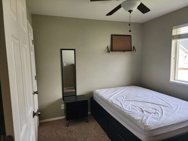 Foto del edificio - 491 Red Oak Dr