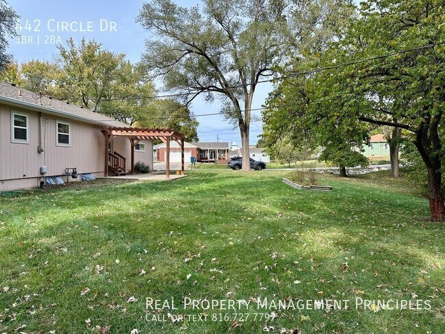 Foto del edificio - 442 Circle Dr