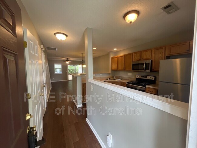 Foto del edificio - 129 Summerwood Cir