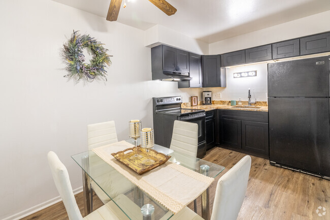 2 BR, 1 BA - 726 SF - ***CREEKVIEW PROPERTIES***